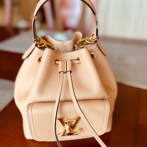 Louis Vuitton Lockme Bucket